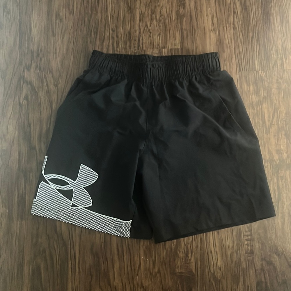 Under armour dri fit shorts men’s medium. Like new
